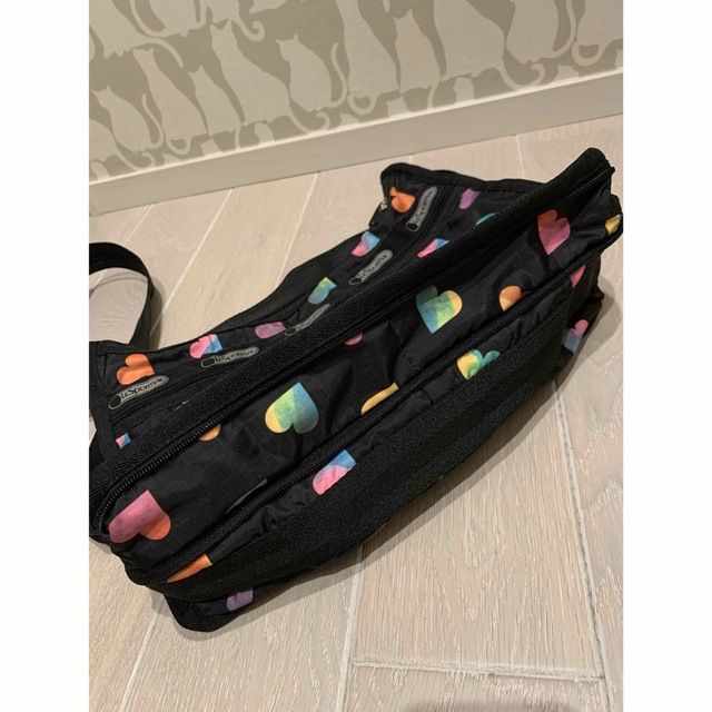 LeSportsac(レスポートサック)の正規品♡【LeSportsac♡】グラデーション♡ハート柄♡ショルダー♡バッグ♡ レディースのバッグ(ショルダーバッグ)の商品写真