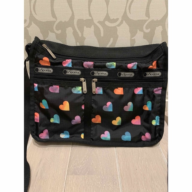 LeSportsac(レスポートサック)の正規品♡【LeSportsac♡】グラデーション♡ハート柄♡ショルダー♡バッグ♡ レディースのバッグ(ショルダーバッグ)の商品写真