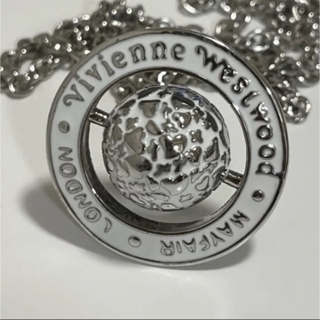 Vivienne Westwood(ヴィヴィアンウエストウッド)のヴィヴィアン　ODERINAネックレス　シルバー×ホワイト レディースのアクセサリー(ネックレス)の商品写真
