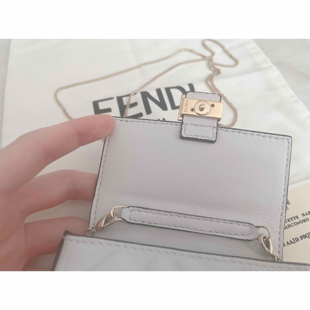 FENDI(フェンディ)の【確実正規品】ナノ バゲット チャーム ホワイトナッパレザー チャーム ハンドメイドのファッション小物(バッグチャーム)の商品写真