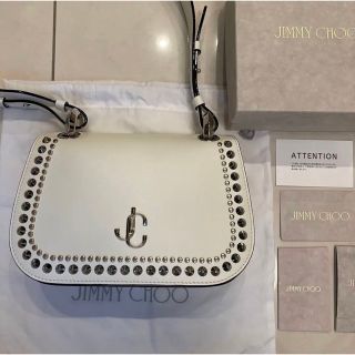 ジミーチュウ(JIMMY CHOO)のJIMMY CHOO ヴァレンヌ スタッズ ショルダーバッグ ホワイト(ショルダーバッグ)