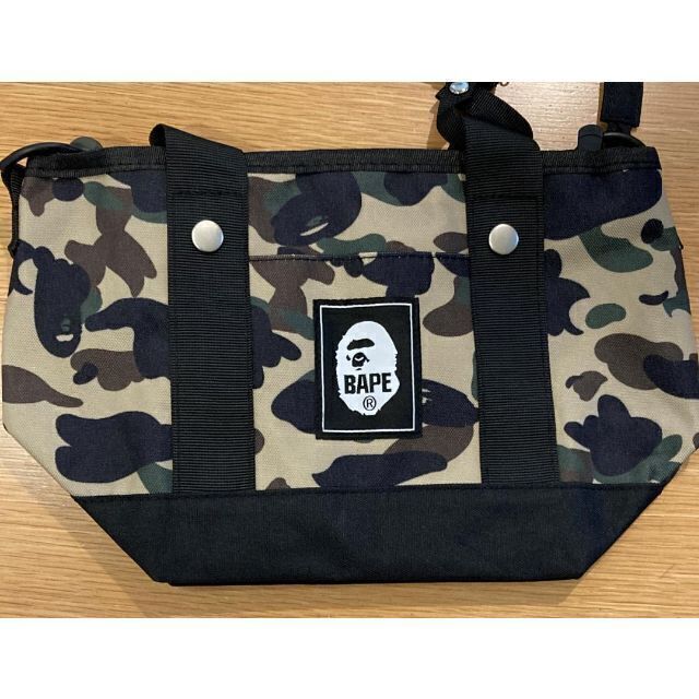 A BATHING APE(アベイシングエイプ)の【新品未使用】A BATHING APE おさんぽトート＆ミニ財布BOOK レディースのバッグ(トートバッグ)の商品写真