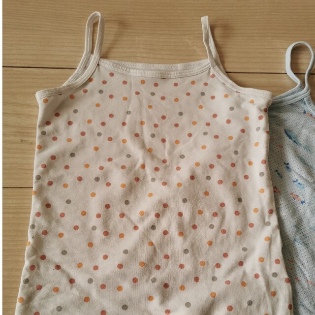 UNIQLO(ユニクロ)のキャミソール　シャツ　100cm 中古　4枚 キッズ/ベビー/マタニティのキッズ服女の子用(90cm~)(下着)の商品写真