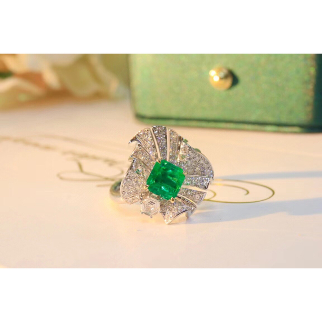 天然 エメラルド ダイヤ リング0.97ct k18 fの通販 by Rui|ラクマ