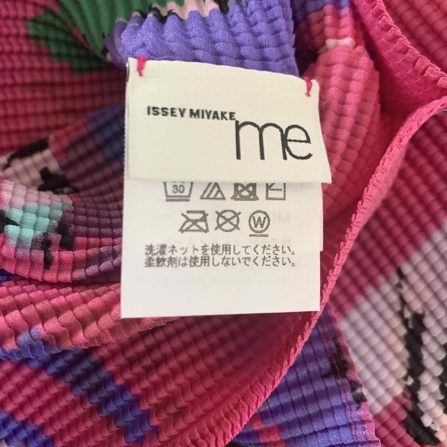 ISSEY MIYAKE(イッセイミヤケ)の未使用品ミーバイイッセイミヤケ丸首トップス レディースのトップス(ニット/セーター)の商品写真