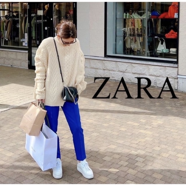 ZARA(ザラ)の新品　ZARA ハイウエスト　パンツ　ブルー　青色 レディースのパンツ(カジュアルパンツ)の商品写真