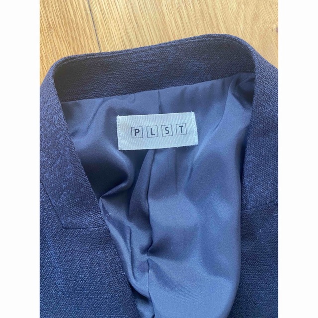 PLST(プラステ)のPLST プラステ　ジャガード織りパンツスーツ上下セット ネイビー　卒入学式　 レディースのフォーマル/ドレス(スーツ)の商品写真