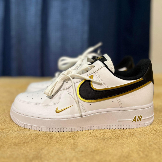 NIKE(ナイキ)のAIR FORCE 1 '07 LV8 エアフォース1 DA8481-100 メンズの靴/シューズ(スニーカー)の商品写真