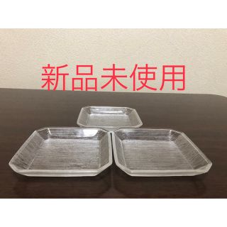 【新品未使用】ガラス製　角皿　小物入れ　3枚セット(食器)