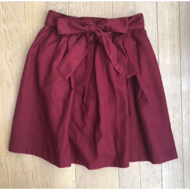 フレアスカート　赤　リボン　ハニーズ レディースのスカート(ひざ丈スカート)の商品写真