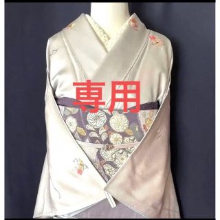 ★専用★おまとめ【小紋】澄んだ 桜鼠色の地紋絹地に、駒刺繍の飛び柄　　細かな地紋(着物)