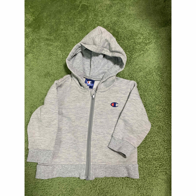 Champion(チャンピオン)の【Champion】キッズ　パーカー80サイズ キッズ/ベビー/マタニティのベビー服(~85cm)(トレーナー)の商品写真