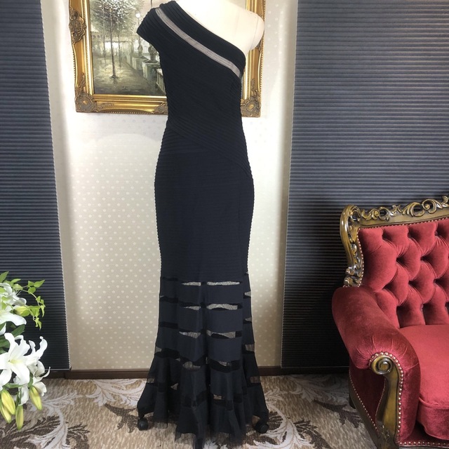 新品☆ TADASHI SHOJI サイズS  ブラック　【TADA 112】