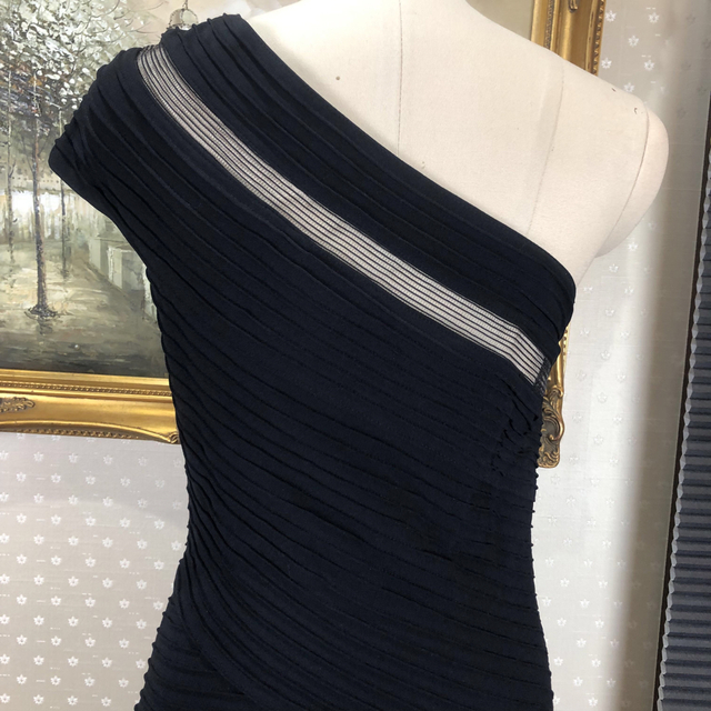 新品☆ TADASHI SHOJI サイズM ブラック　T32