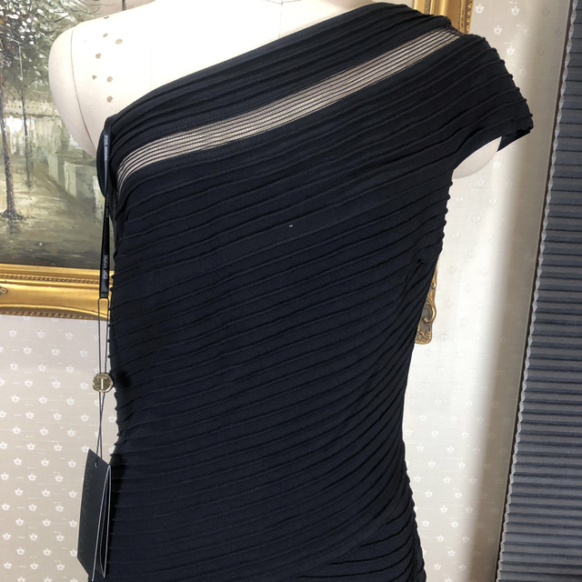 新品☆ TADASHI SHOJI サイズM ブラック　T32