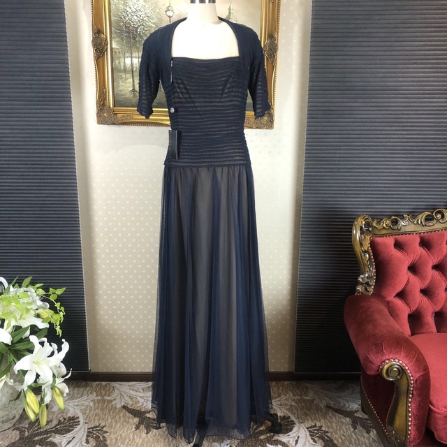 新品タグ付け☆ TADASHI SHOJI 紺色　サイズ4 (T34)