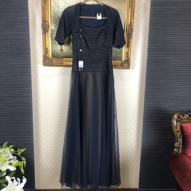 新品タグ付け☆ TADASHI SHOJI 紺色　サイズ4 (T34)