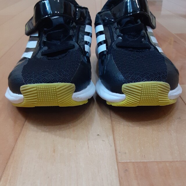 adidas(アディダス)のアディダス adidas スニーカー キッズ 19cm キッズ/ベビー/マタニティのキッズ靴/シューズ(15cm~)(スニーカー)の商品写真