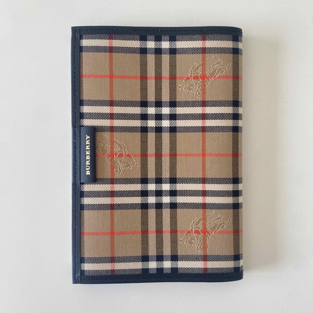 BURBERRY(バーバリー)の【美品】箱付き/ Burberry 手帳，ブックカバー📕 ハンドメイドの文具/ステーショナリー(ブックカバー)の商品写真