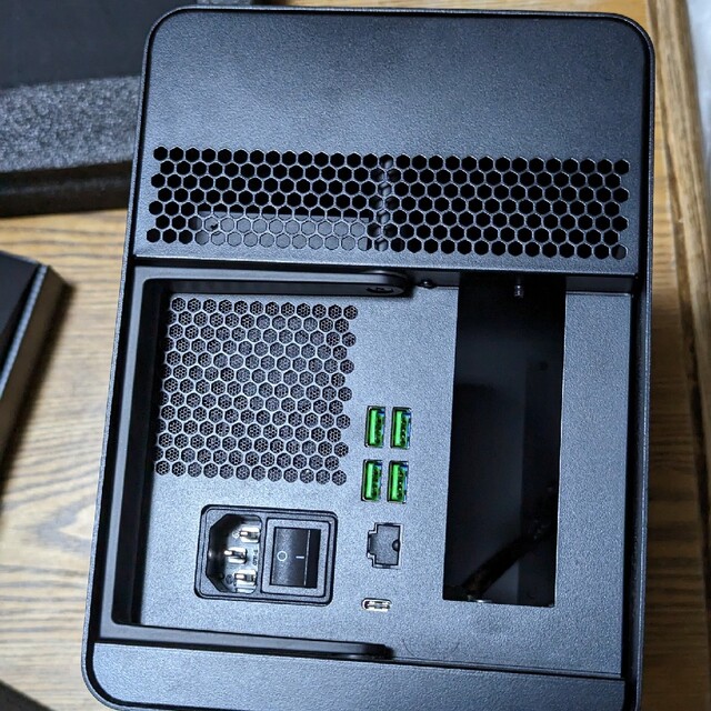 Razer Core X Chroma 外付けGPU(eGPU)BOXの通販 by terion's shop|ラクマ