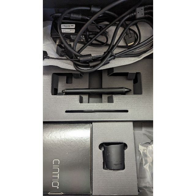 Wacom(ワコム)のワコム 液タブ 液晶ペンタブレット 13.3フルHD液晶 Cintiq 13HD スマホ/家電/カメラのPC/タブレット(PC周辺機器)の商品写真