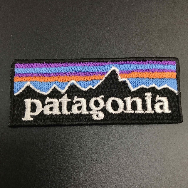 patagonia(パタゴニア)のPATAGONIA 70×28mm  フィッツロイロゴ アイロンワッペン -42 ハンドメイドのキッズ/ベビー(ファッション雑貨)の商品写真