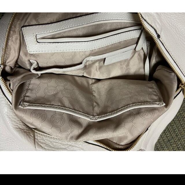 Michael Kors(マイケルコース)のマイケルコース　美品　ショルダー　ハンドバッグ　収納多数 レディースのバッグ(ショルダーバッグ)の商品写真
