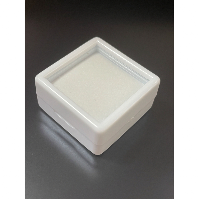 ルースケース　4×4cm 白 インテリア/住まい/日用品の収納家具(ケース/ボックス)の商品写真