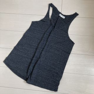 フォーエバートゥエンティーワン(FOREVER 21)のフォーエバー21  トップス　ノースリーブ(タンクトップ)