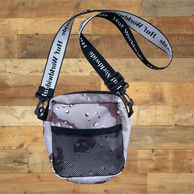 HUF(ハフ)の【送料込み】 HUF ハフ トンプキンズ ショルダー バック 迷彩 カモ メンズのバッグ(ショルダーバッグ)の商品写真