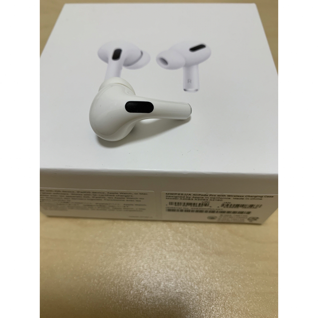 Apple(アップル)のAirPods Pro 右耳のみ (右耳 A2083） スマホ/家電/カメラのオーディオ機器(ヘッドフォン/イヤフォン)の商品写真