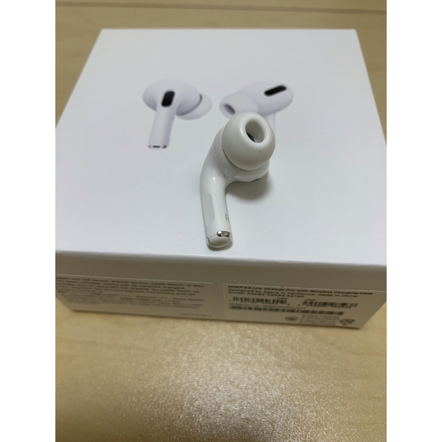 Apple(アップル)のAirPods Pro 右耳のみ (右耳 A2083） スマホ/家電/カメラのオーディオ機器(ヘッドフォン/イヤフォン)の商品写真