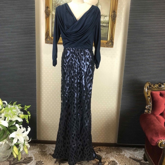 新品タグ付け☆ TADASHI SHOJI 紺色　サイズ4 (T34)