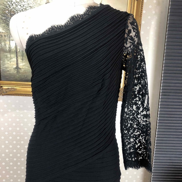 TADASHI SHOJI - 新品☆ TADASHI SHOJI ブラック サイズM (T28)の通販