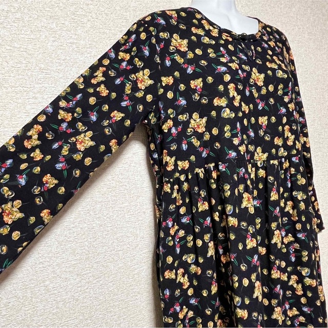 【新品/ellerie】胸元チャイナボタン付花柄ロングワンピース レディースのワンピース(ロングワンピース/マキシワンピース)の商品写真