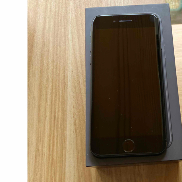 Apple(アップル)のジャンク品　iPhone 8  b simフリー スペースグレイ スマホ/家電/カメラのスマートフォン/携帯電話(スマートフォン本体)の商品写真