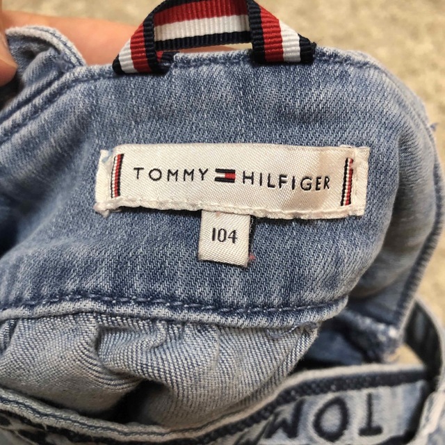 TOMMY HILFIGER(トミーヒルフィガー)のトミーヒルフィガー　デニムジャンパースカート　100 キッズ/ベビー/マタニティのキッズ服女の子用(90cm~)(ワンピース)の商品写真