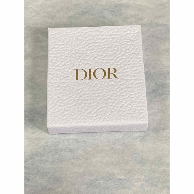 Dior(ディオール)のディオール　ピンバッジ　ノベルティ エンタメ/ホビーのコレクション(ノベルティグッズ)の商品写真