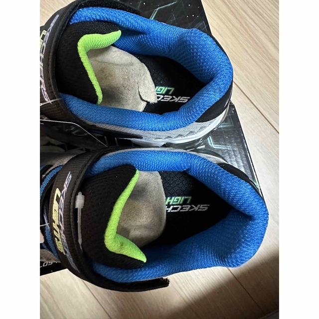 SKECHERS(スケッチャーズ)の【新品】スケッチャーズ　光る靴　グレー　19.0センチ キッズ/ベビー/マタニティのキッズ靴/シューズ(15cm~)(スニーカー)の商品写真