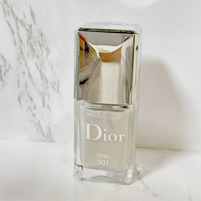 Christian Dior(クリスチャンディオール)のDior ヴェルニ 001 オパール ネイル コスメ/美容のネイル(マニキュア)の商品写真