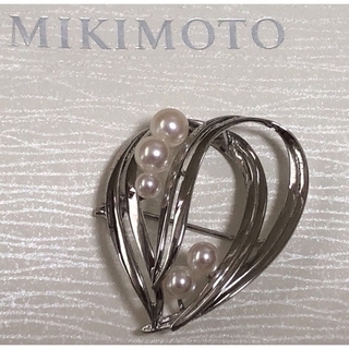 ミキモト(MIKIMOTO)のミキモト  ブローチ　5珠　(ブローチ/コサージュ)