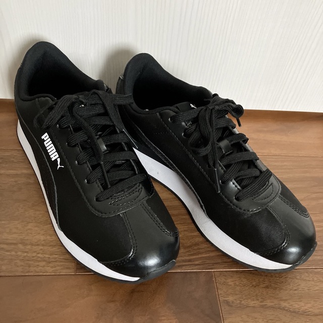 PUMA(プーマ)のPUMA スニーカー  SOFTFOAM 防水スプレー済 23.5  数回使用  レディースの靴/シューズ(スニーカー)の商品写真