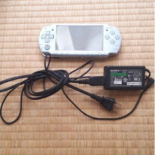 プレイステーションポータブル(PlayStation Portable)のPSP2000 充電器付き 動作確認済 SONY(携帯用ゲーム機本体)