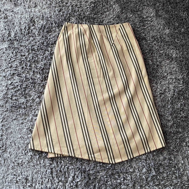 BURBERRY(バーバリー)のBURBERRY巻きスカート美品 レディースのスカート(ひざ丈スカート)の商品写真