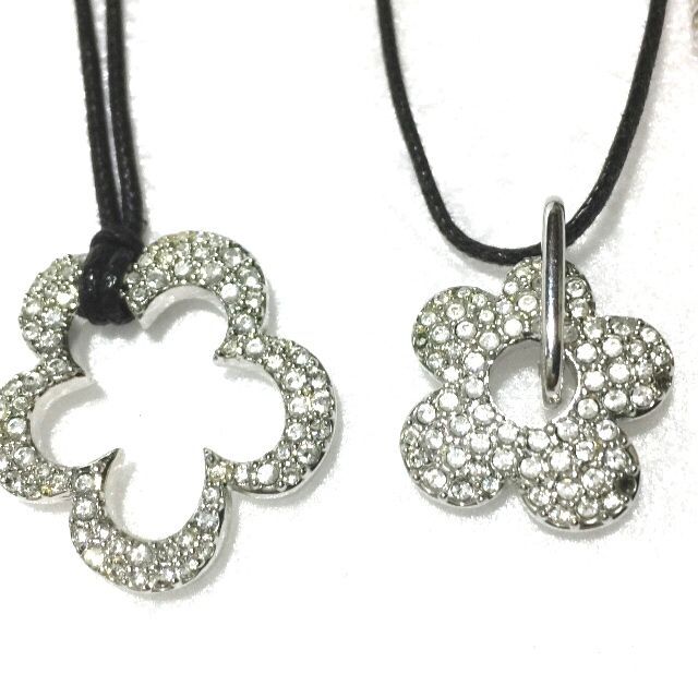 SWAROVSKI(スワロフスキー)のスワロフスキー お花モチーフ チョーカー/ネックレス 2点/swarovski レディースのアクセサリー(ネックレス)の商品写真