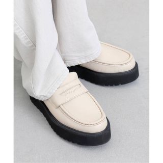 アパルトモンドゥーズィエムクラス(L'Appartement DEUXIEME CLASSE)の新品【CAMINANDO/カミナンド】PLATFORM LOAFERS ホワイト(ローファー/革靴)