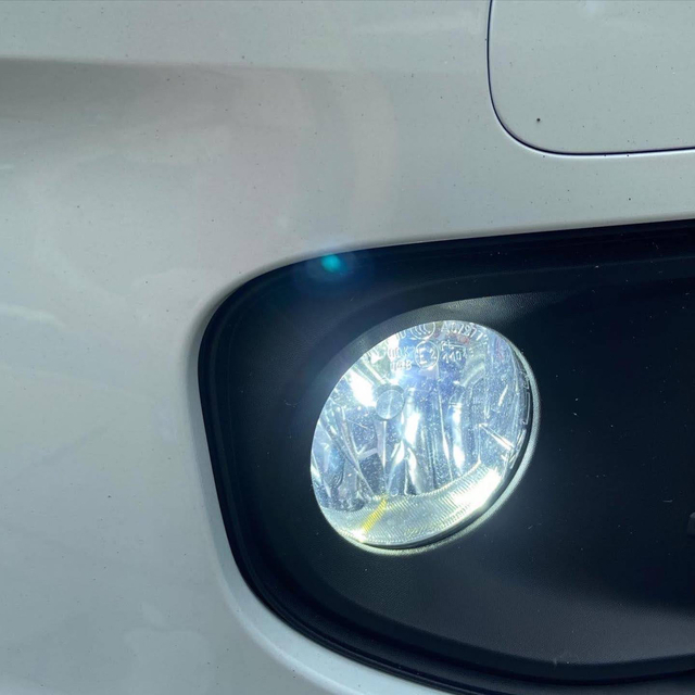 LEDフォグランプ　ホワイトイエロー切り替えタイプ H11 自動車/バイクの自動車(車種別パーツ)の商品写真