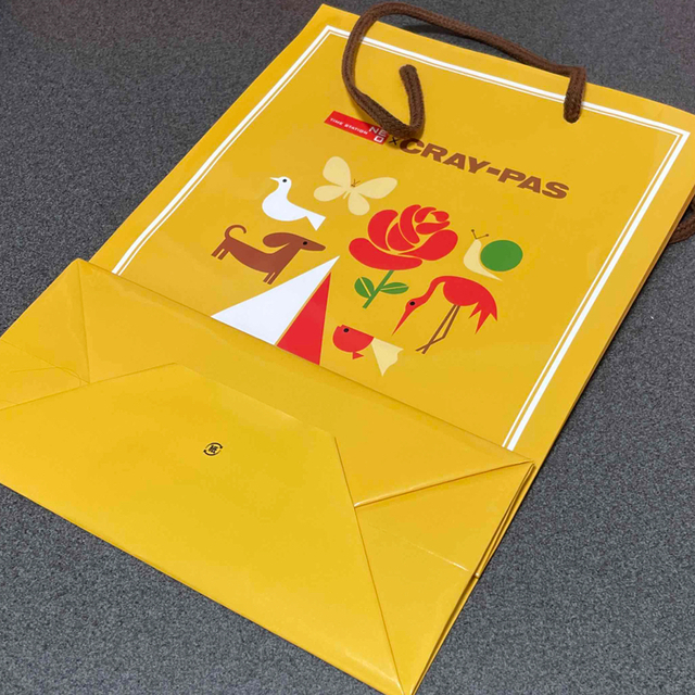 サクラクレパス 紙袋 エンタメ/ホビーのおもちゃ/ぬいぐるみ(キャラクターグッズ)の商品写真