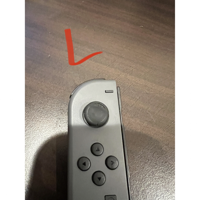 Nintendo Switch(ニンテンドースイッチ)のswitch Joy-Con  訳あり品　ストラップ付けます エンタメ/ホビーのゲームソフト/ゲーム機本体(家庭用ゲーム機本体)の商品写真