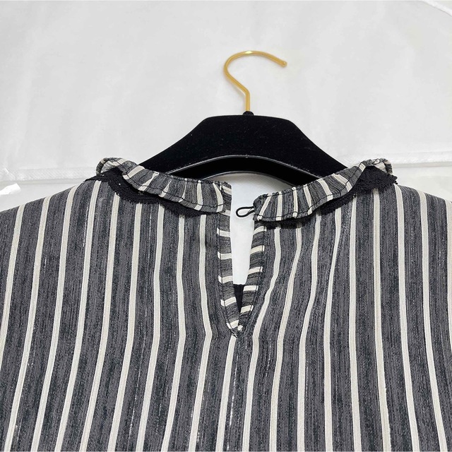 BALZAC paris ストライプフリルシャツ サイズXS レディースのトップス(シャツ/ブラウス(長袖/七分))の商品写真